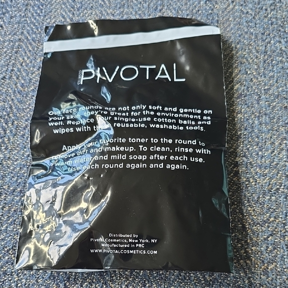 Black Reusable Face Rounds - Picture 2 of 3